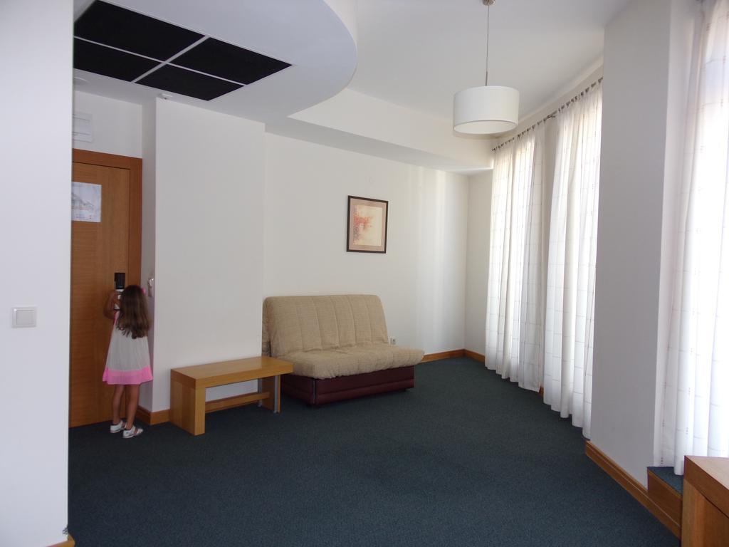 Universal Hotel ดุปนิตซา ภายนอก รูปภาพ